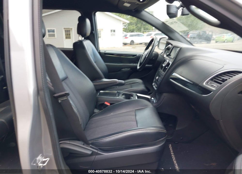 2014 CHRYSLER TOWN & COUNTRY S VIN: 2C4RC1HG7ER178068