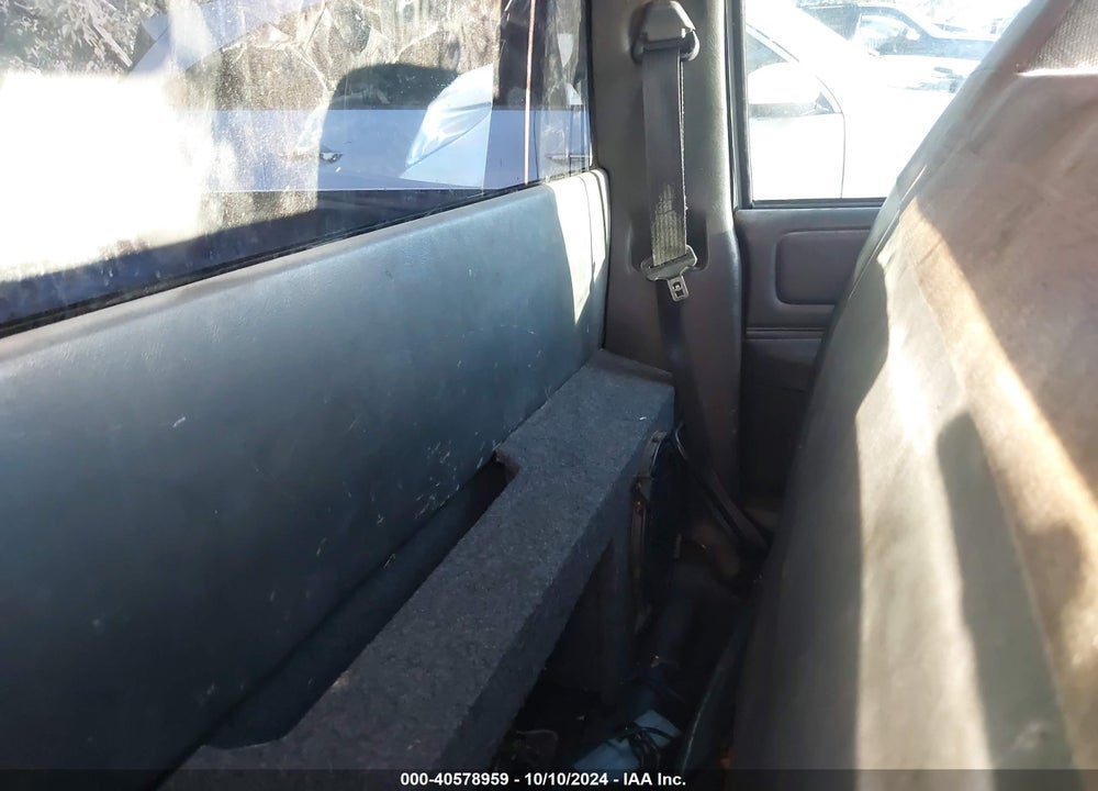 1995 CHEVROLET S TRUCK S10 VIN: 1GCCS1440SK261694