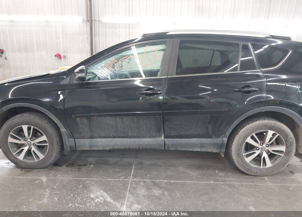 2017 TOYOTA RAV4 XLE VIN: 2T3RFREV0HW556668