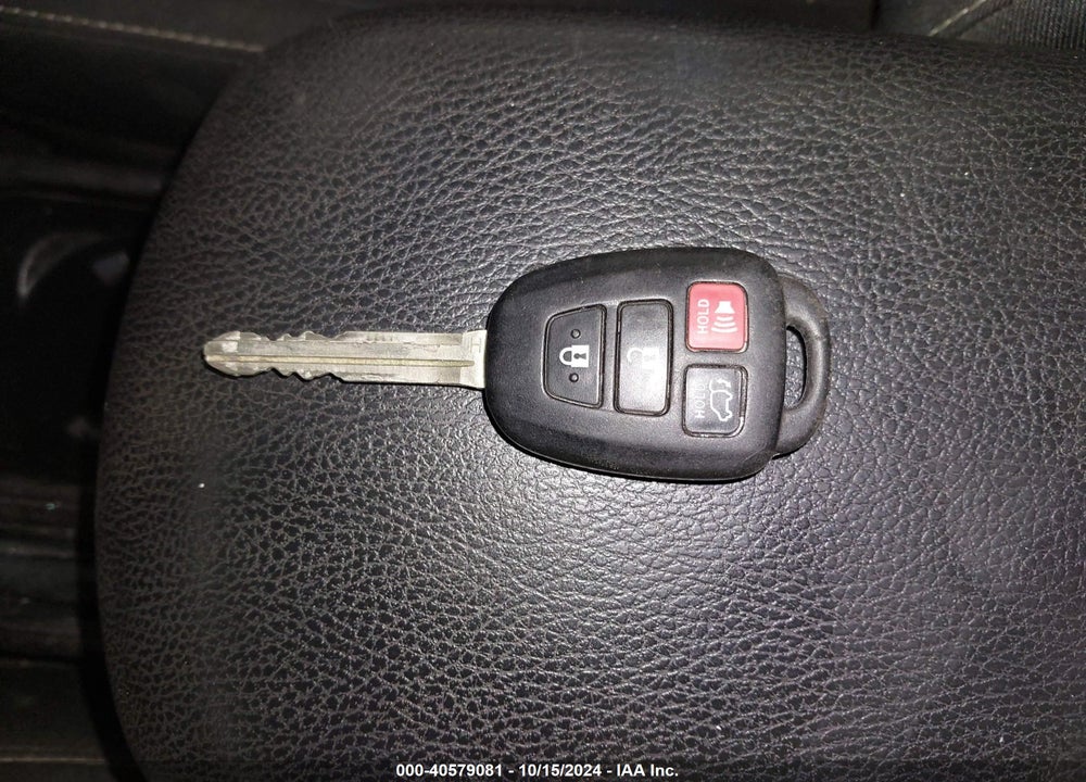 2017 TOYOTA RAV4 XLE VIN: 2T3RFREV0HW556668