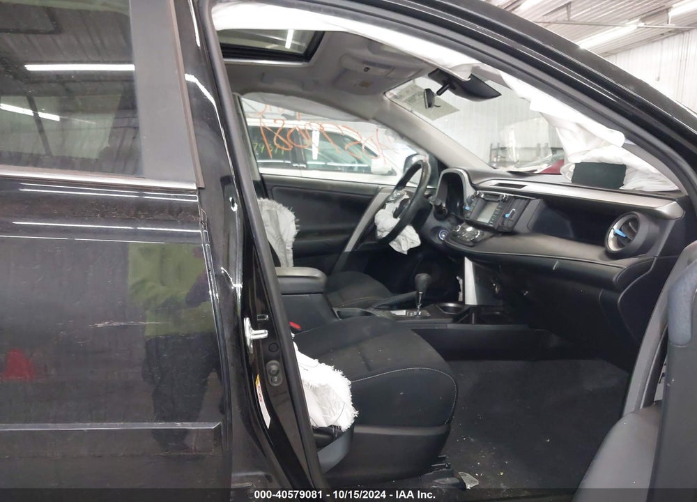 2017 TOYOTA RAV4 XLE VIN: 2T3RFREV0HW556668