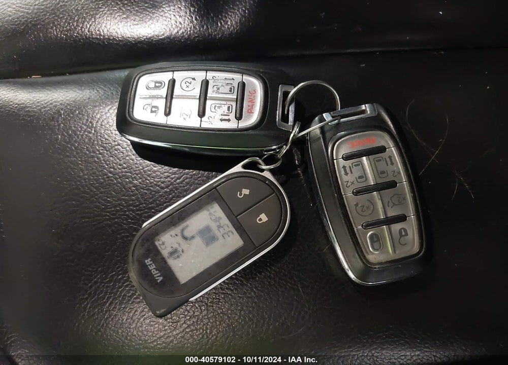 2017 CHRYSLER PACIFICA TOURING L VIN: 2C4RC1BG2HR703065