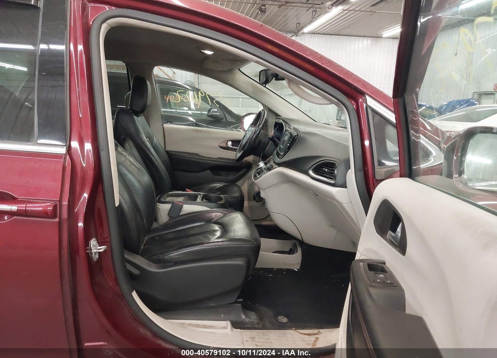 2017 CHRYSLER PACIFICA TOURING L VIN: 2C4RC1BG2HR703065