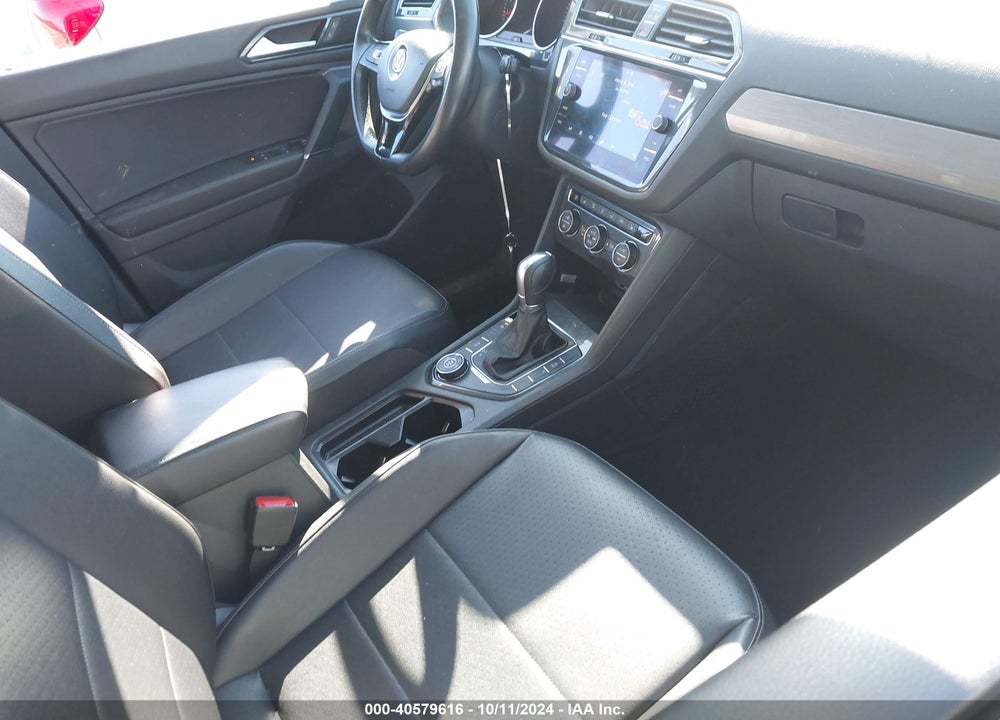 2018 VOLKSWAGEN TIGUAN 2.0T SE/2.0T SEL VIN: 3VV2B7AX0JM085591