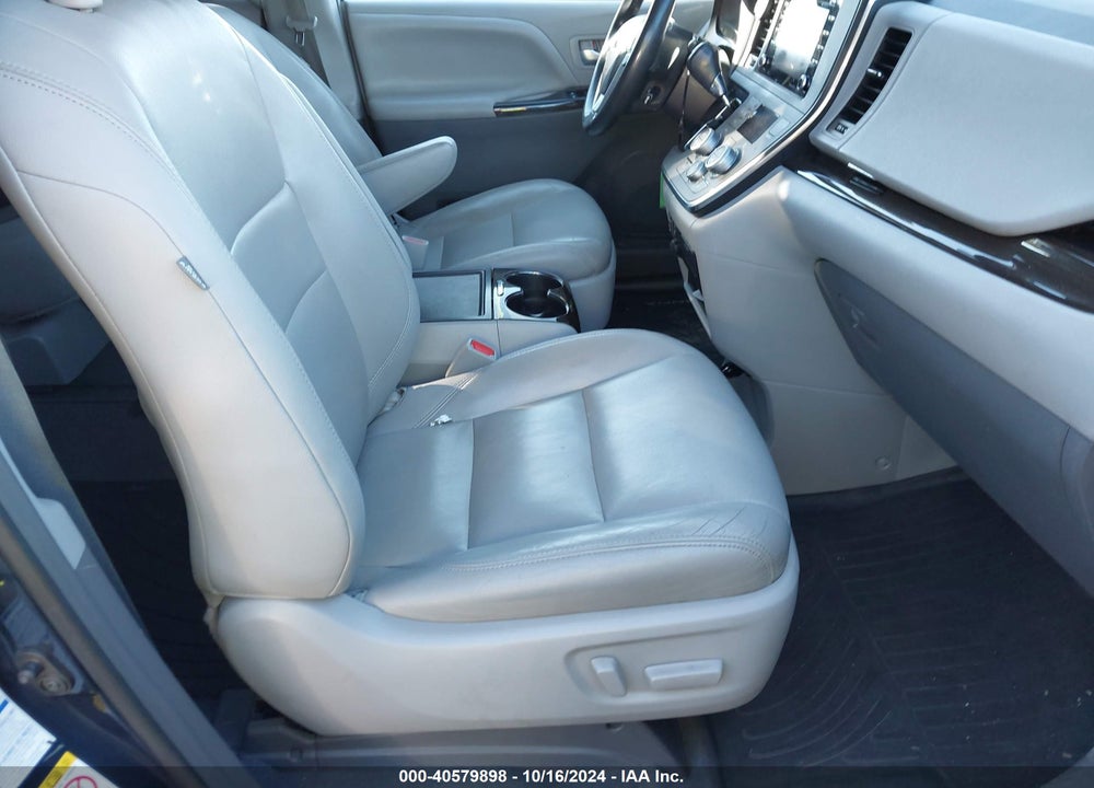 2019 TOYOTA SIENNA XLE 7 PASSENGER VIN: 5TDDZ3DC4KS222585
