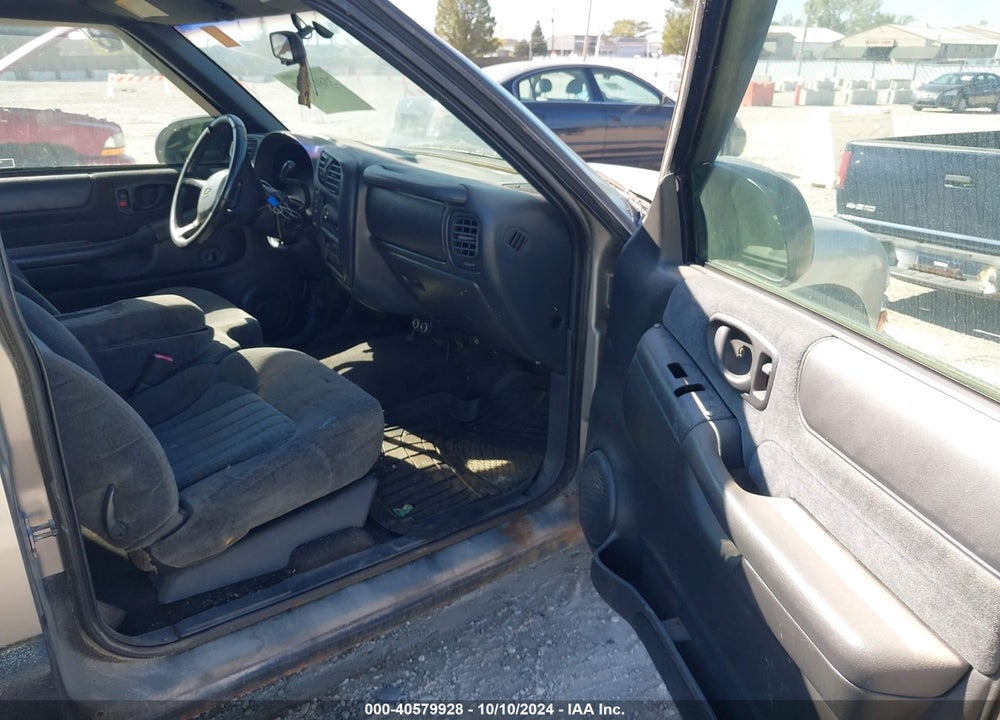 2001 CHEVROLET S-10 LS VIN: 1GCCS19W718173750