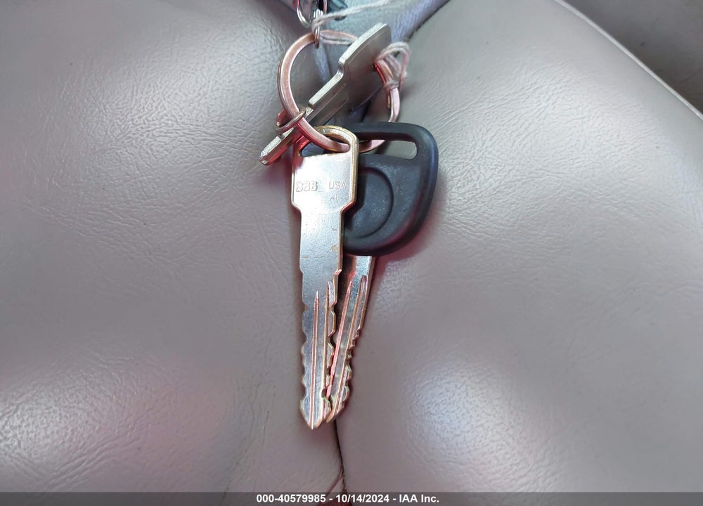 1999 GMC YUKON SLE VIN: 1GKEC13R1XJ807942