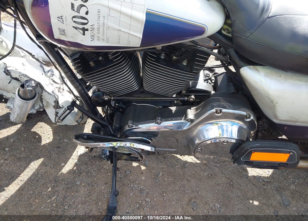 2010 HARLEY-DAVIDSON FLHX VIN: 1HD1KB419AB651628