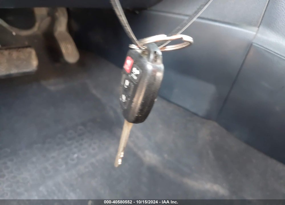 2018 TOYOTA COROLLA LE VIN: 2T1BURHE2JC059933