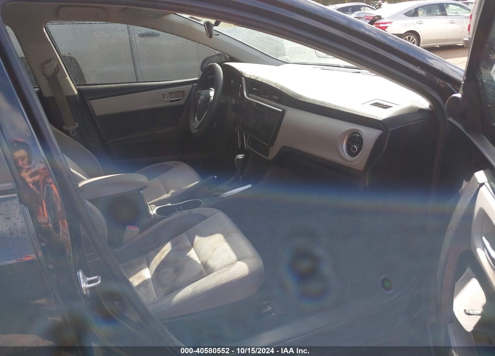 2018 TOYOTA COROLLA LE VIN: 2T1BURHE2JC059933