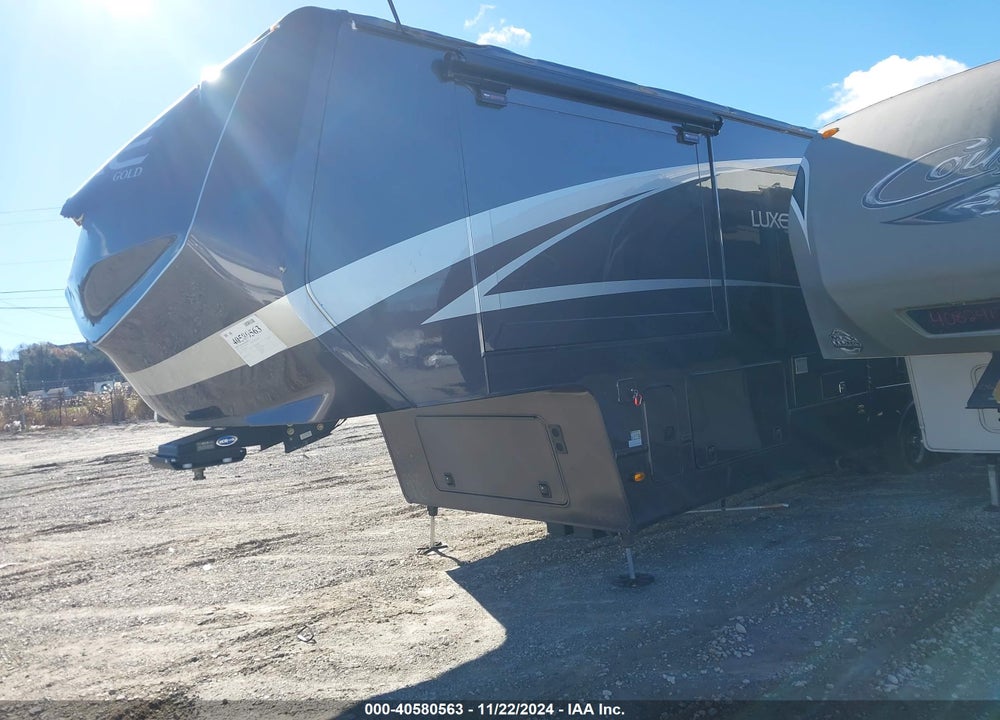 2022 THE RV FACTORY LUXE GOLD 35GRS VIN: 4T9LG3529N1171439