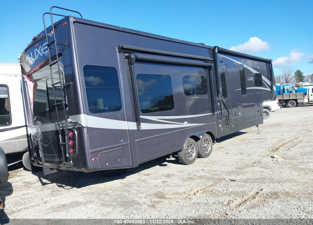 2022 THE RV FACTORY LUXE GOLD 35GRS VIN: 4T9LG3529N1171439