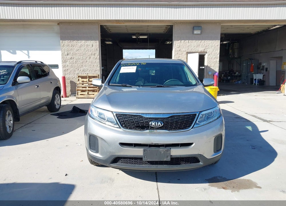 2015 KIA SORENTO LX VIN: 5XYKTCA66FG582449