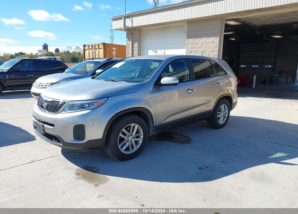 2015 KIA SORENTO LX VIN: 5XYKTCA66FG582449