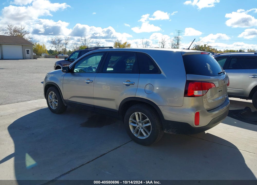 2015 KIA SORENTO LX VIN: 5XYKTCA66FG582449