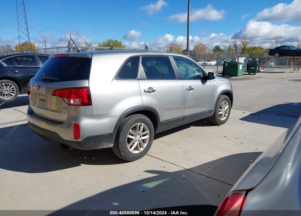 2015 KIA SORENTO LX VIN: 5XYKTCA66FG582449