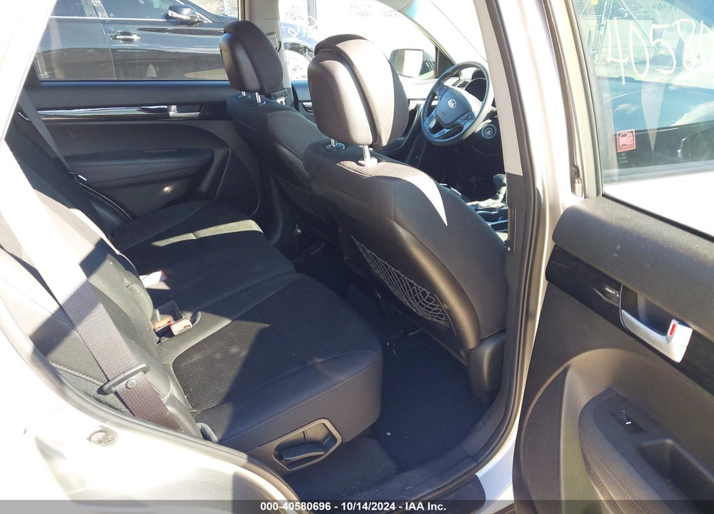 2015 KIA SORENTO LX VIN: 5XYKTCA66FG582449
