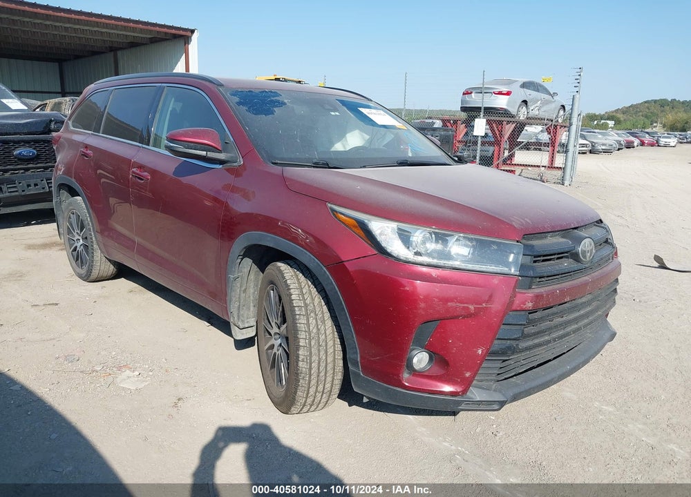 2017 TOYOTA HIGHLANDER SE VIN: 5TDKZRFH4HS522056