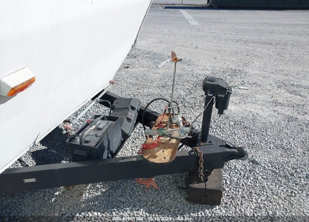 2004 CITATION THOR VIN: 1CNTD852X4M001581