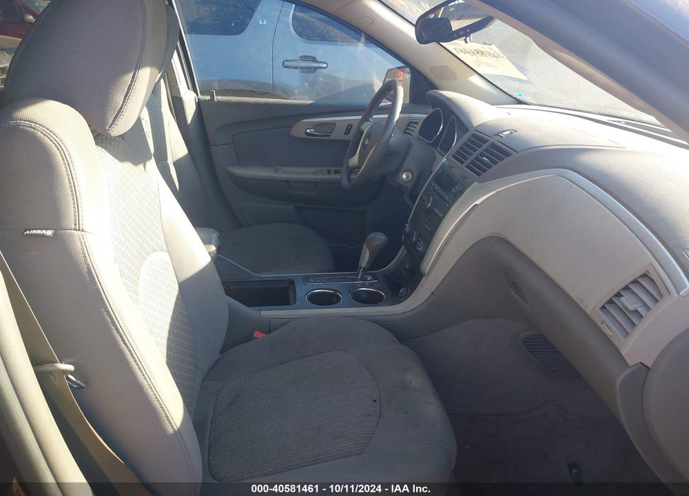 2010 CHEVROLET TRAVERSE LS VIN: 1GNLREED0AS137111
