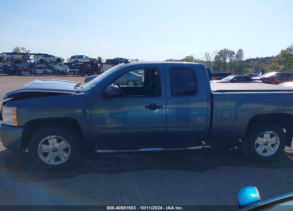 2011 CHEVROLET SILVERADO 1500 LT VIN: 1GCRKSE35BZ369628