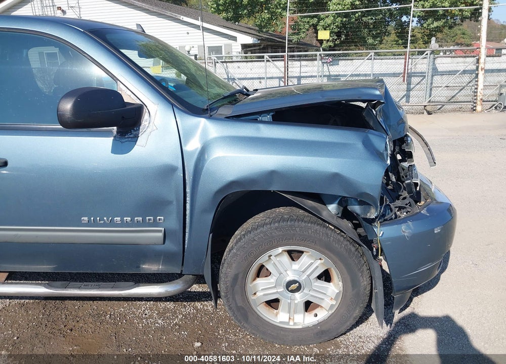 2011 CHEVROLET SILVERADO 1500 LT VIN: 1GCRKSE35BZ369628