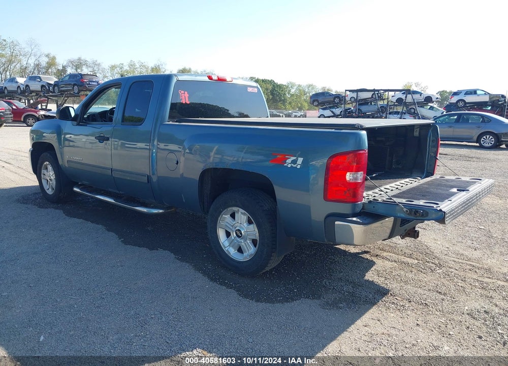 2011 CHEVROLET SILVERADO 1500 LT VIN: 1GCRKSE35BZ369628