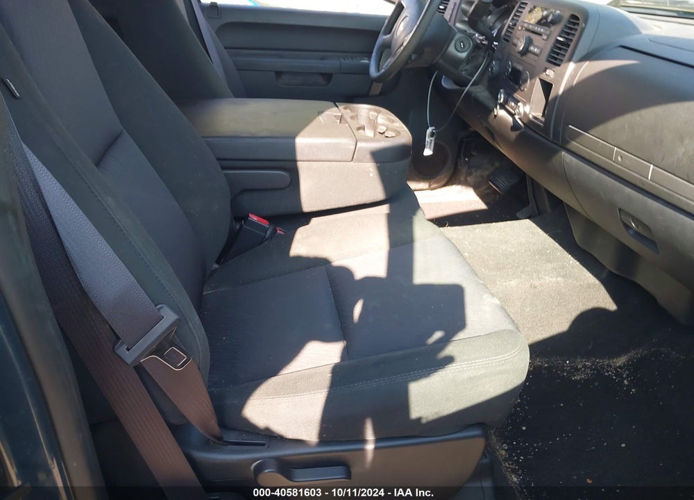 2011 CHEVROLET SILVERADO 1500 LT VIN: 1GCRKSE35BZ369628