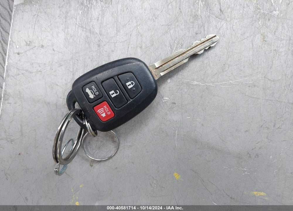 2018 TOYOTA COROLLA LE VIN: 5YFBURHE4JP852229