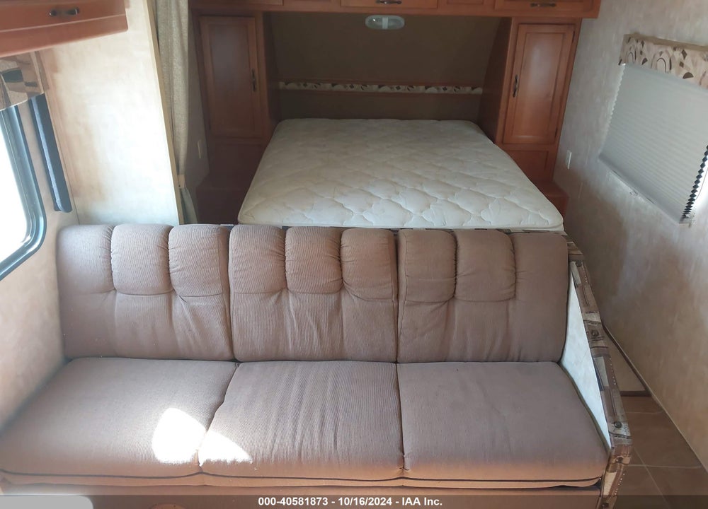 2011 FOREST RIVER 26BH CHEROKEE GREY W VIN: 4X4TCKB22BK011971