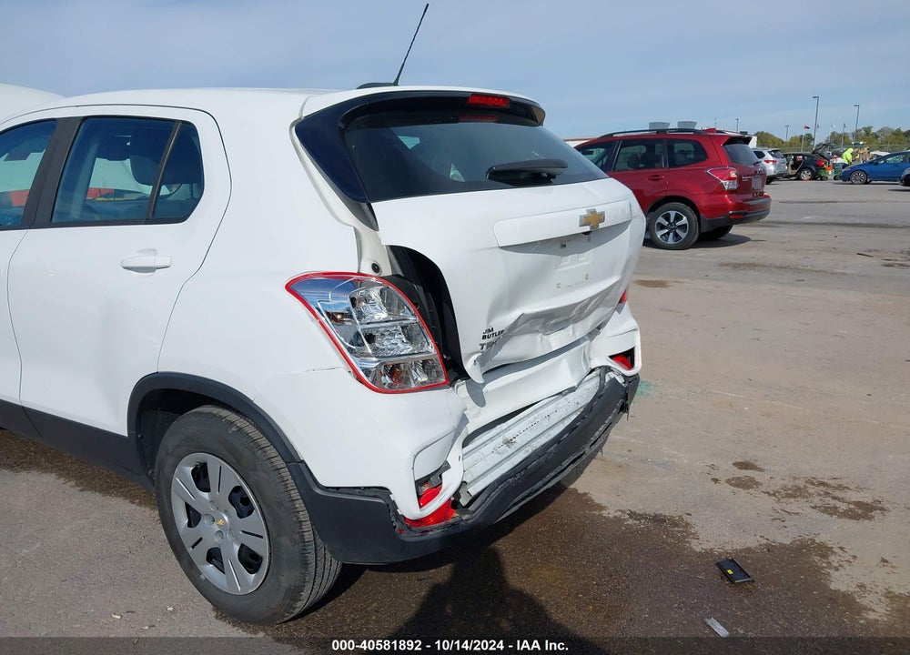 2018 CHEVROLET TRAX LS VIN: KL7CJKSB8JB630002