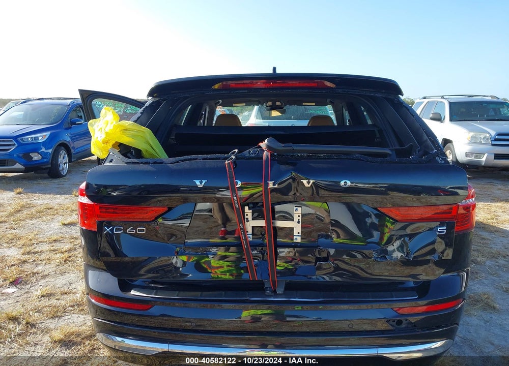 2023 VOLVO XC60 B5 ULTIMATE BRIGHT THEME VIN: YV4L12DF9P1282855