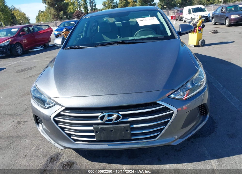 2018 HYUNDAI ELANTRA SE VIN: 5NPD74LF7JH388160