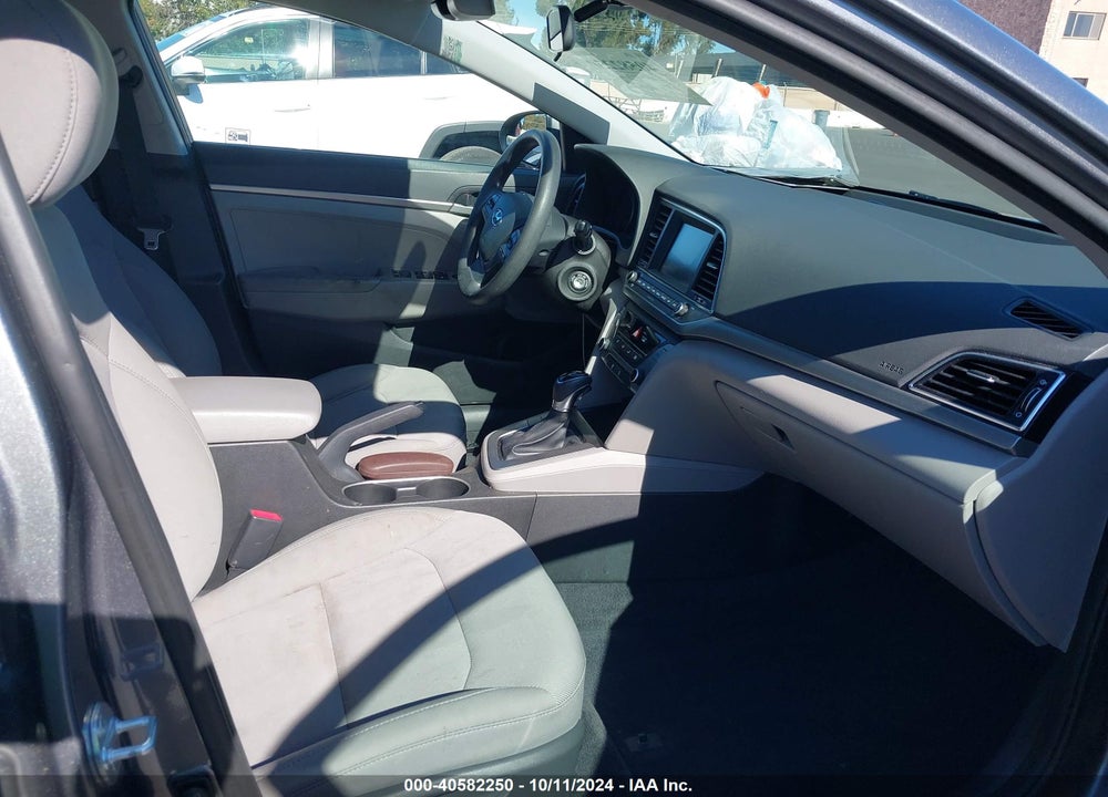 2018 HYUNDAI ELANTRA SE VIN: 5NPD74LF7JH388160