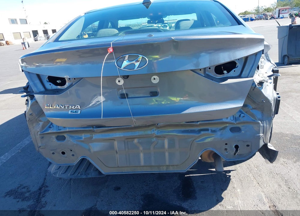 2018 HYUNDAI ELANTRA SE VIN: 5NPD74LF7JH388160