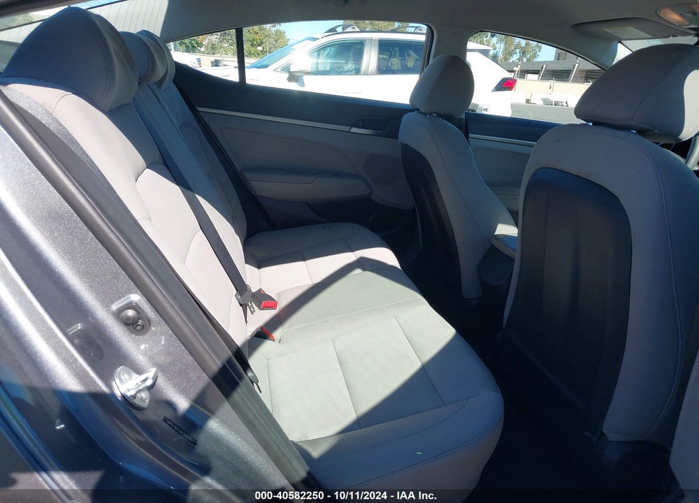 2018 HYUNDAI ELANTRA SE VIN: 5NPD74LF7JH388160