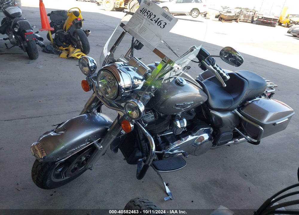 2017 HARLEY-DAVIDSON FLHR ROAD KING VIN: 1HD1FBC10HB650660