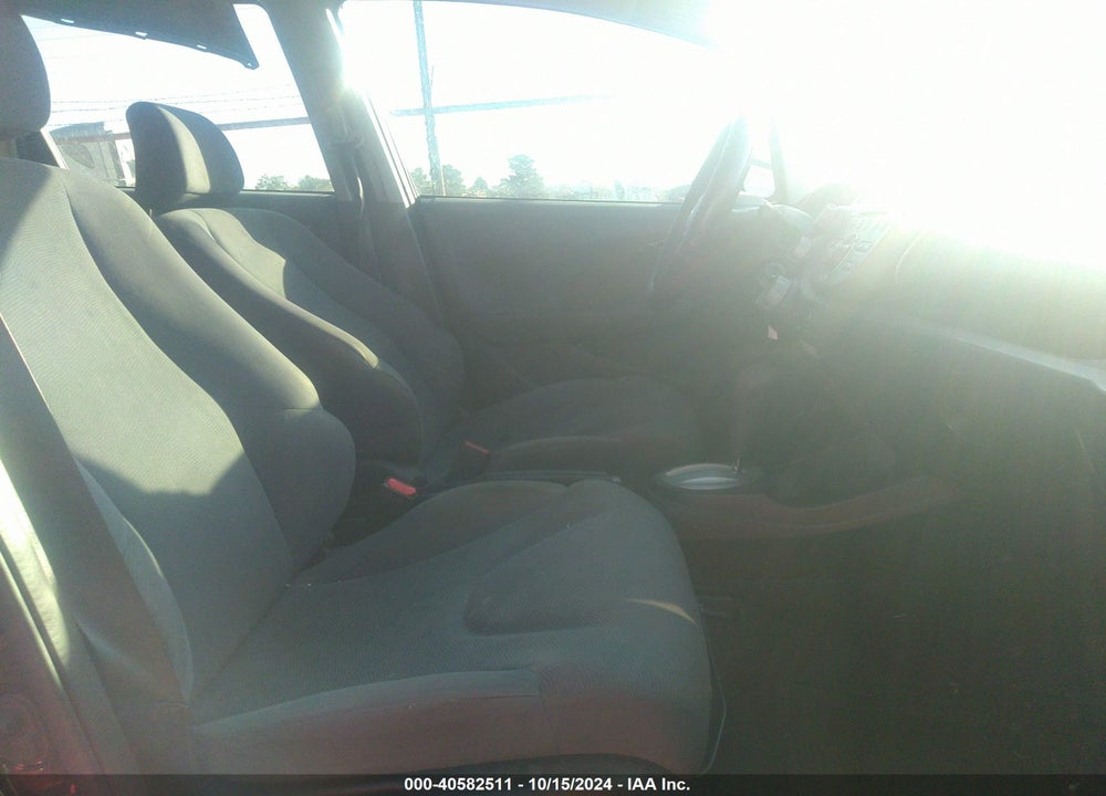 2010 HONDA FIT VIN: JHMGE8H22AC016817