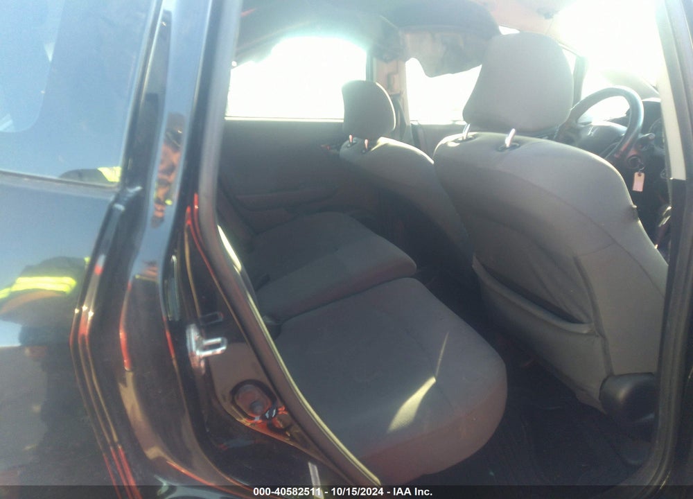 2010 HONDA FIT VIN: JHMGE8H22AC016817