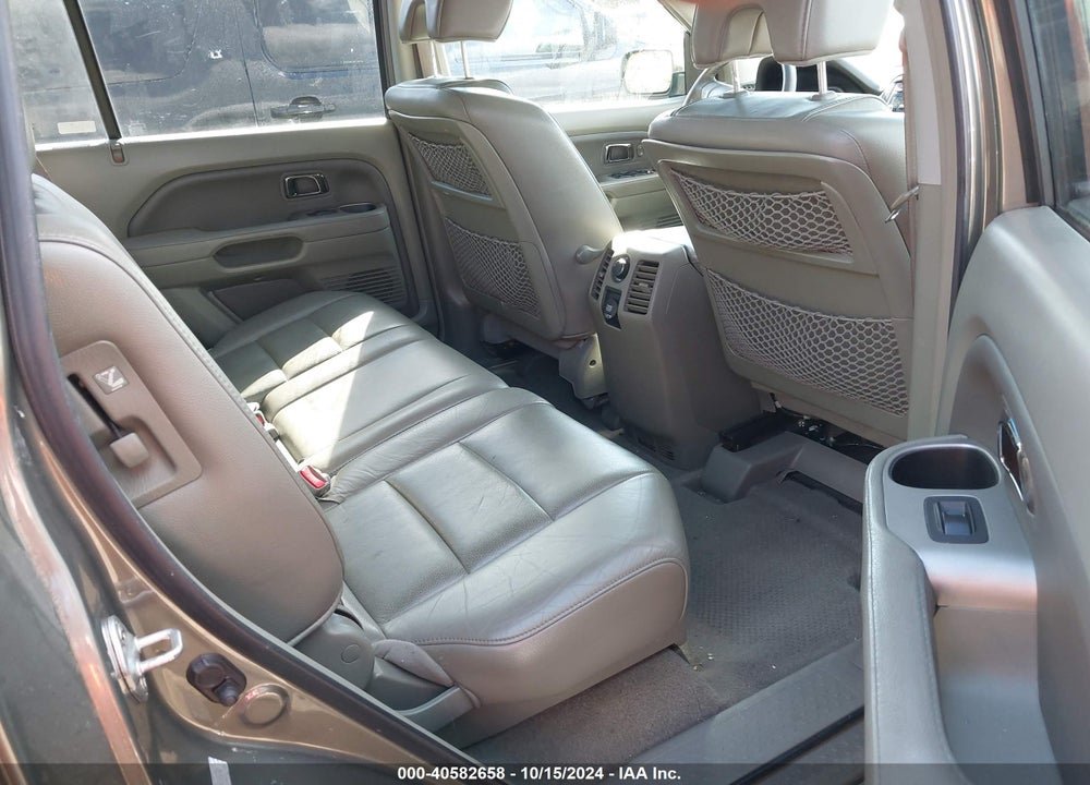 2008 HONDA PILOT EX-L VIN: 5FNYF185X8B030692