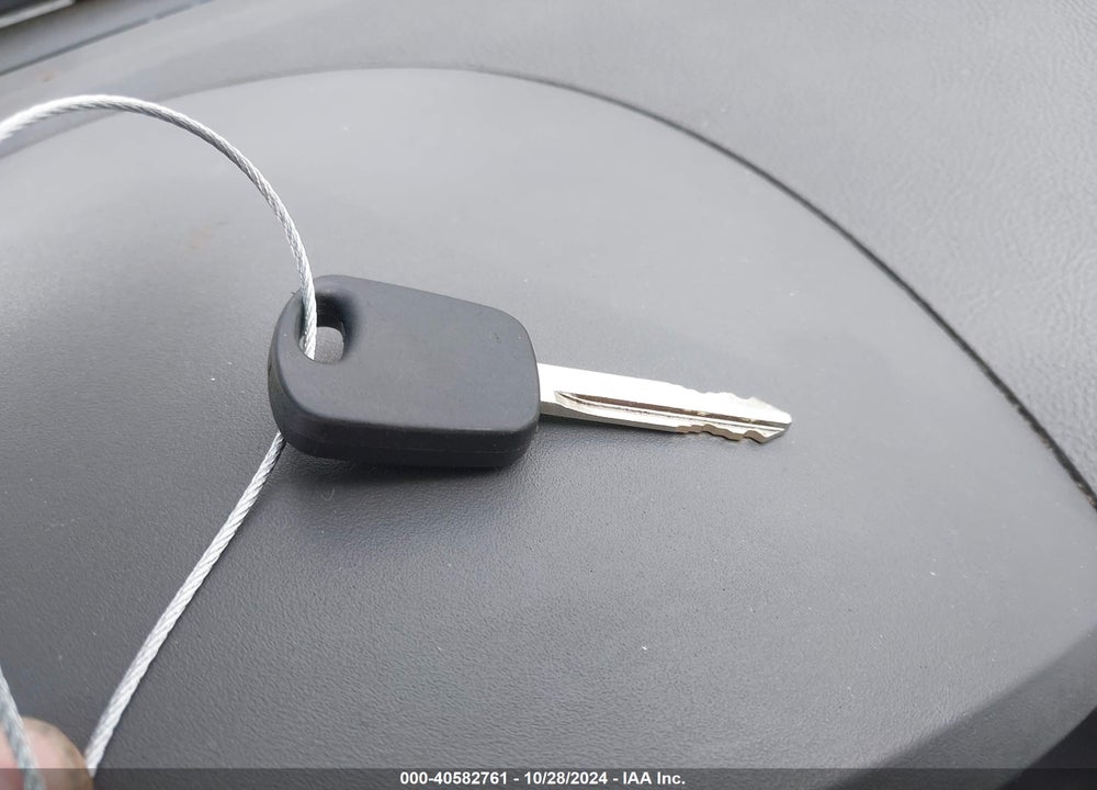 2005 FORD FOCUS ZX4 VIN: 1FAFP34N75W104895