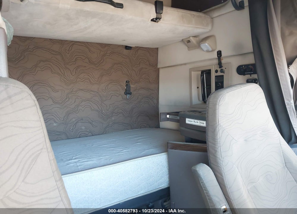 2015 VOLVO VN VNL VIN: 4V4NC9EH6FN927634