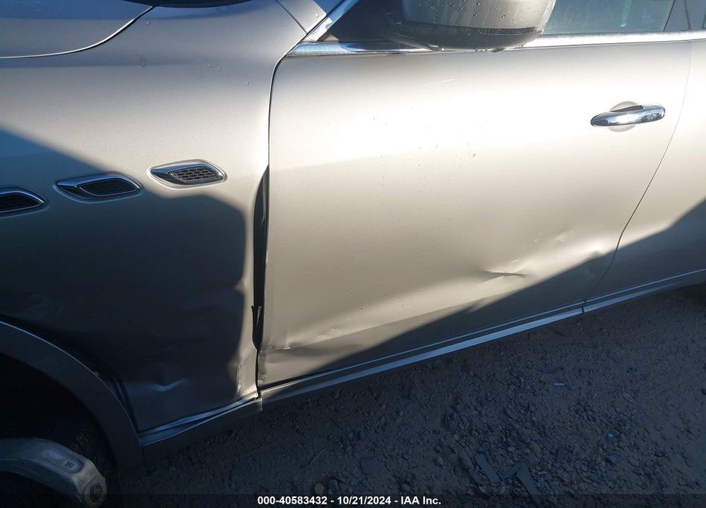 2017 MASERATI LEVANTE VIN: ZN661XUL2HX245243