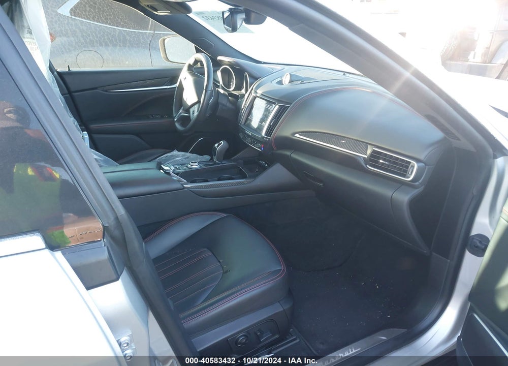 2017 MASERATI LEVANTE VIN: ZN661XUL2HX245243