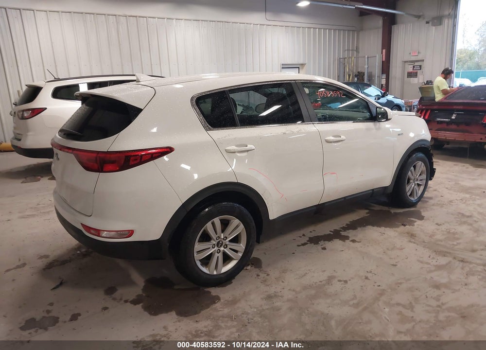 2018 KIA SPORTAGE LX VIN: KNDPMCAC3J7488737