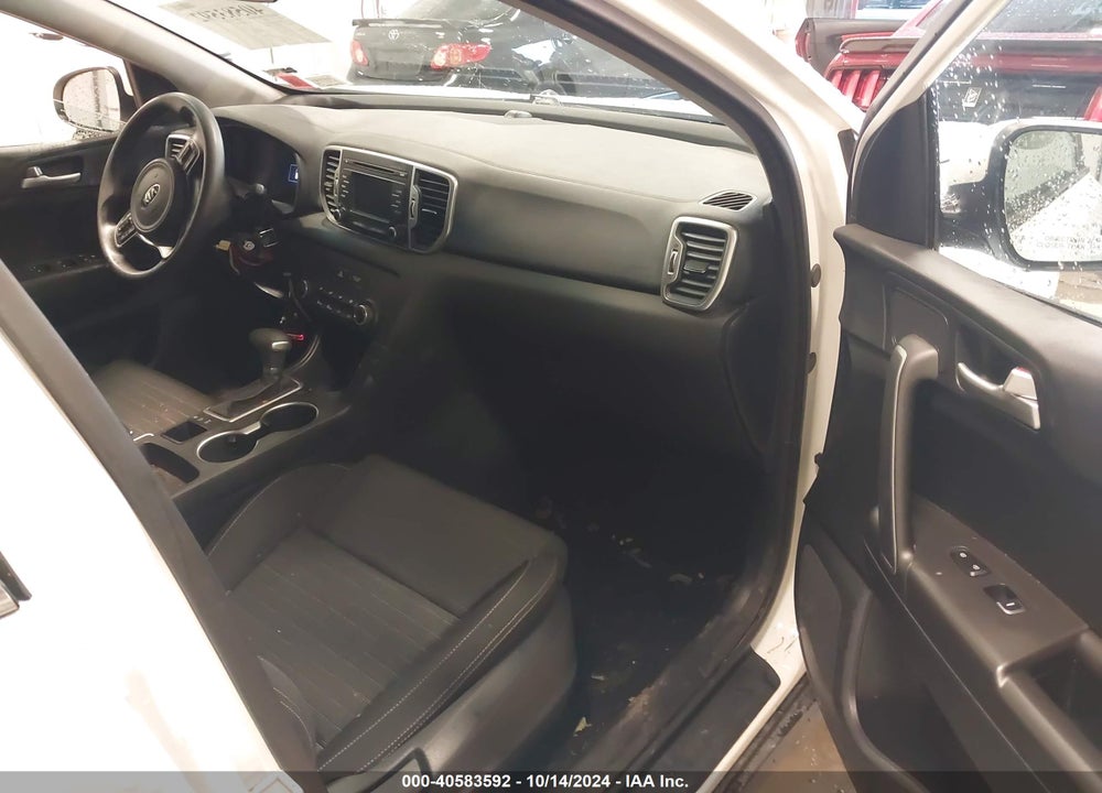2018 KIA SPORTAGE LX VIN: KNDPMCAC3J7488737