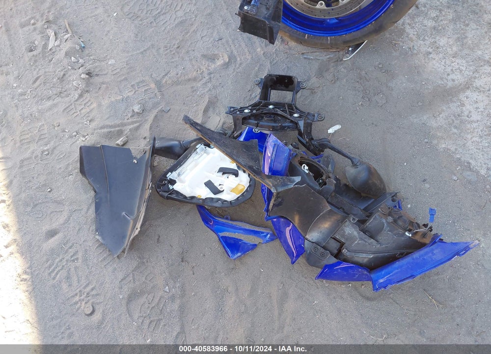 2015 YAMAHA YZFR6 C VIN: JYARJ16Y8FA009020