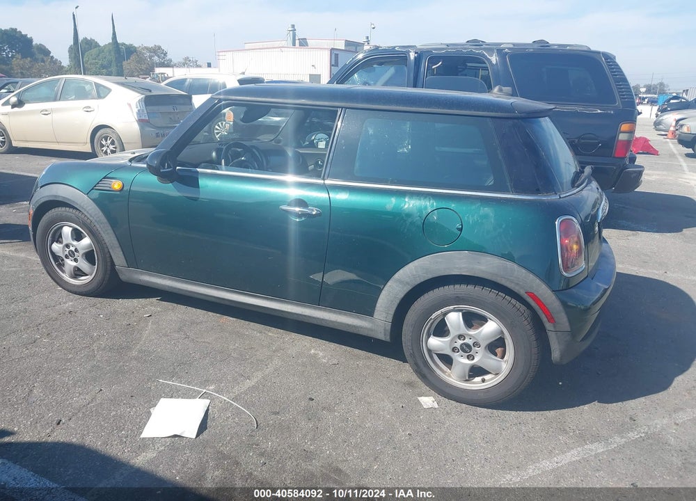 2008 MINI COOPER VIN: WMWMF33558TU68855