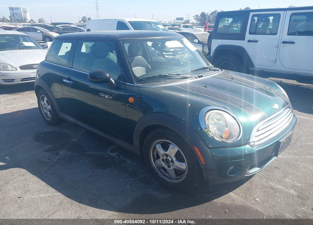 2008 MINI COOPER VIN: WMWMF33558TU68855
