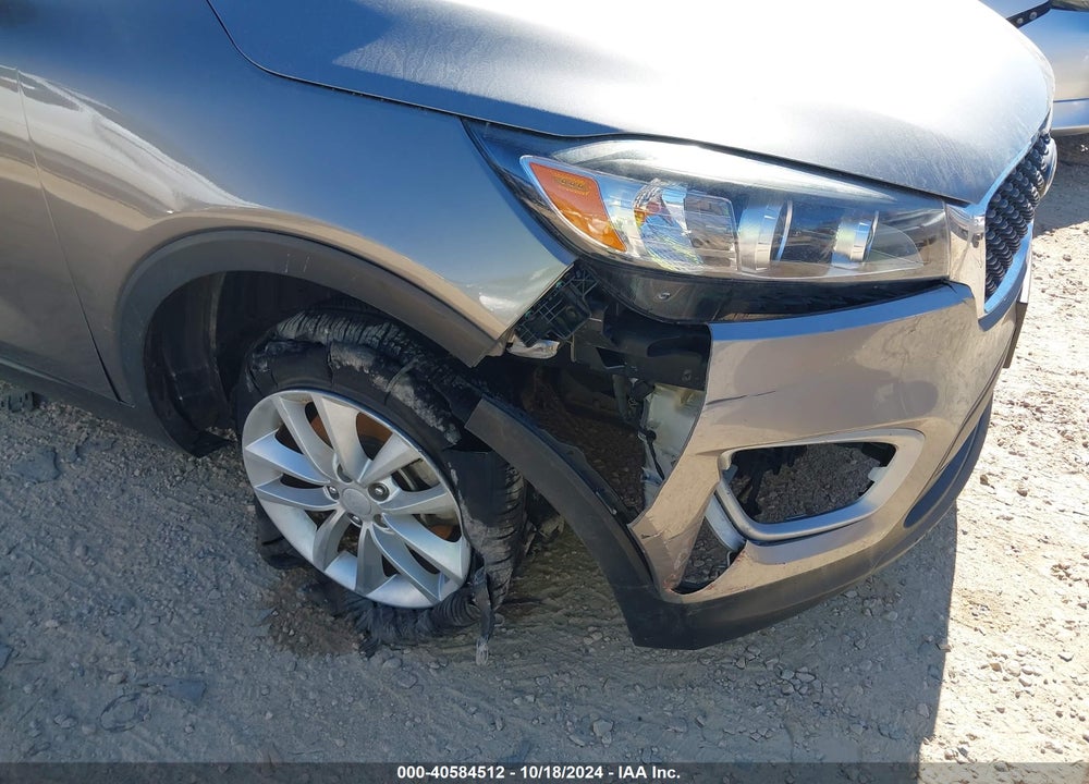 2018 KIA SORENTO 3.3L LX VIN: 5XYPG4A55JG401776